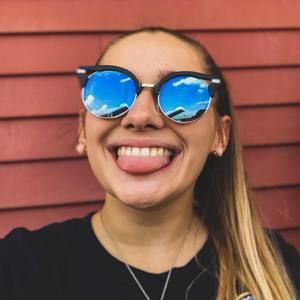 Meet your Posher, Courtnie